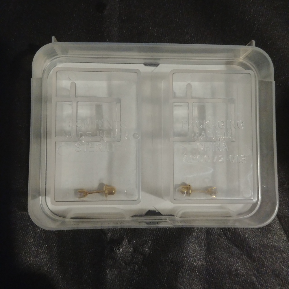 24kt Gold-Plated Cubic Zirconia Earrings - Picture 4 of 5